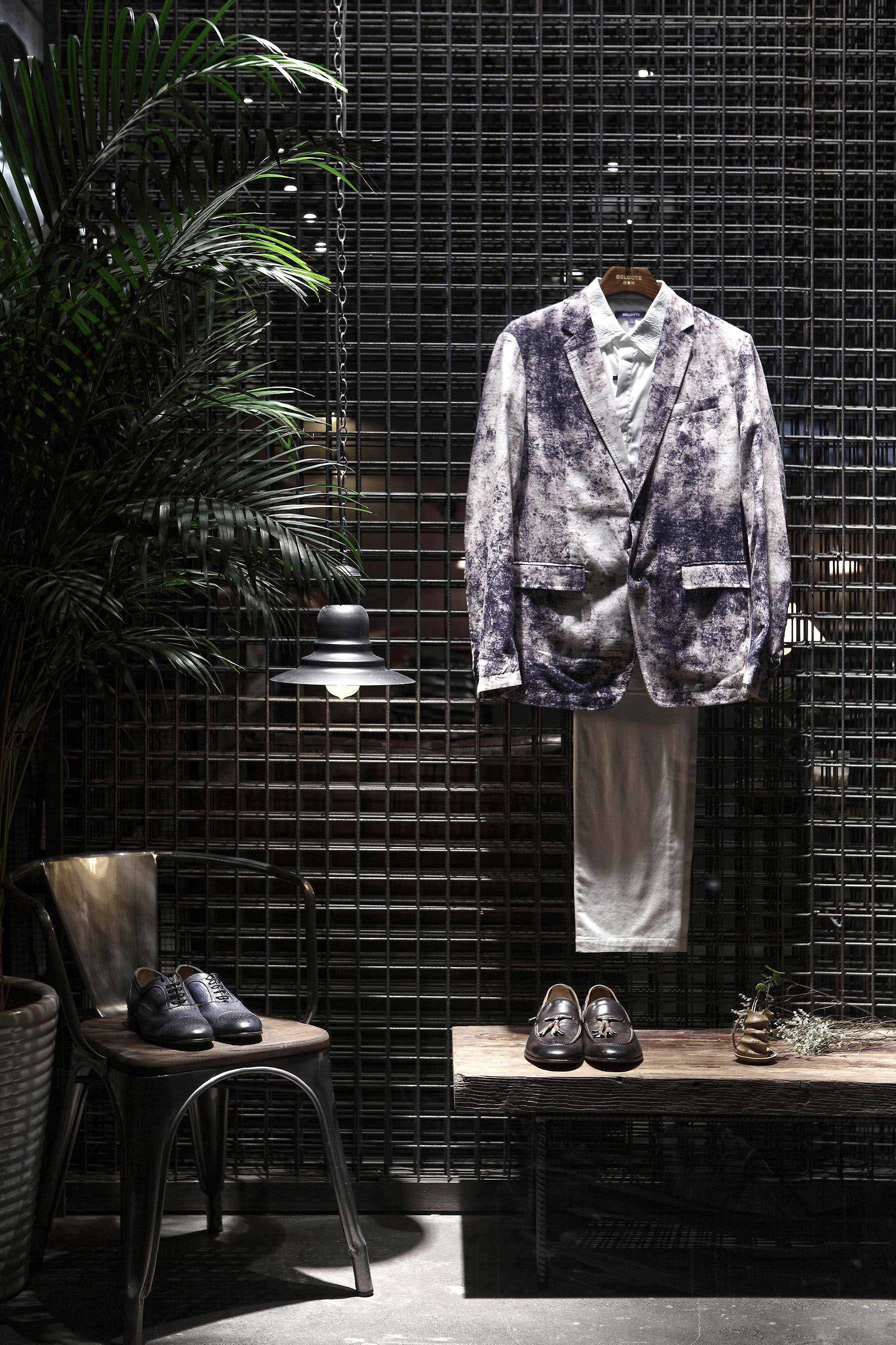 230平米服裝店設(shè)計裝修效果圖