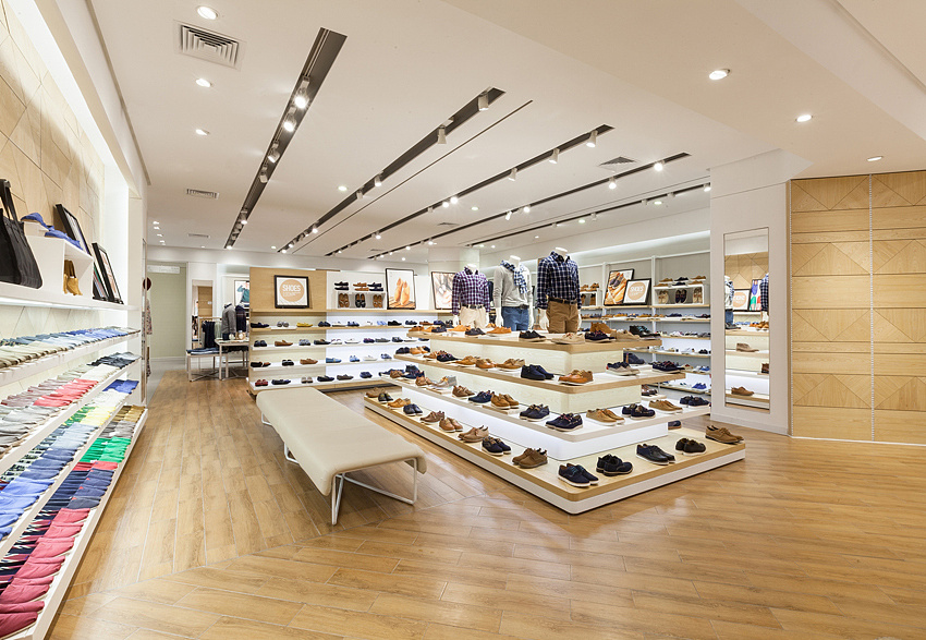 320平米商場(chǎng)服飾專(zhuān)賣(mài)店裝修效果圖