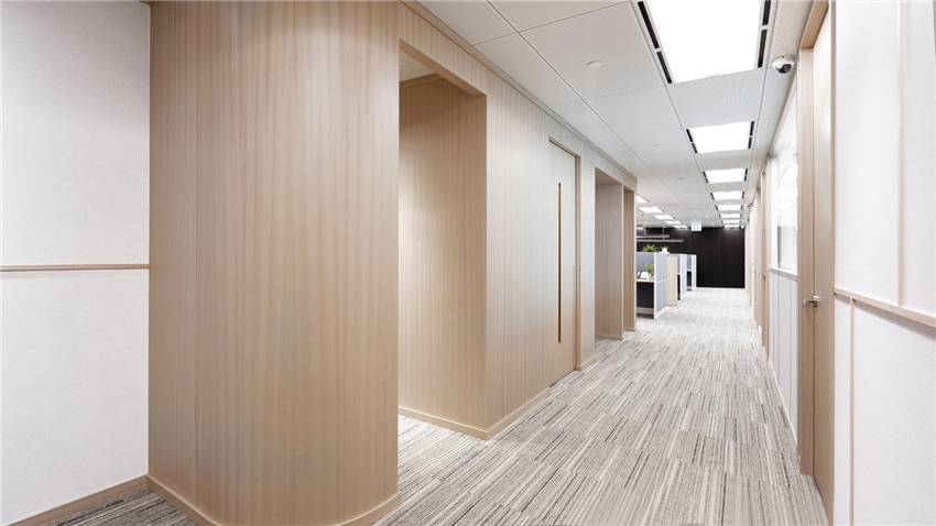 300平極簡(jiǎn)主義辦公空間設(shè)計(jì)效果圖